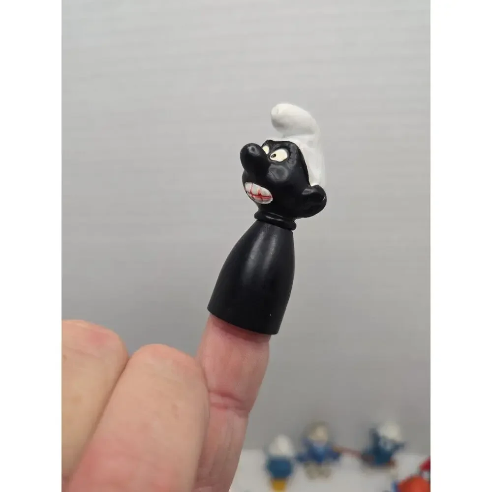 RARE ANGRY SMURF FINGER PUPPET PEYO DISPLAY PVC HEAD ALL BLACK Boardgame Piece